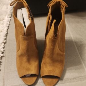 Jessica Simpson Tan Suede Ankle Booties Never Been Worn